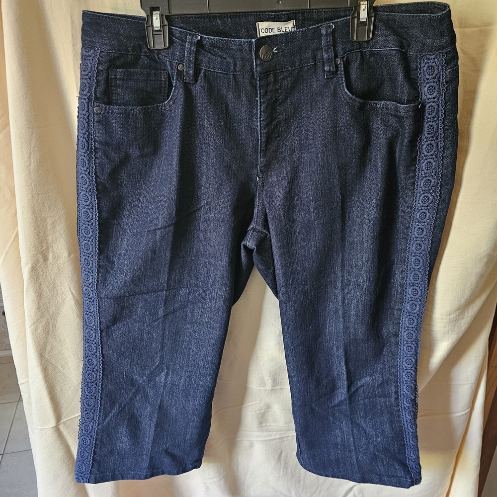Code Bleu Dark Blue Capris with Lace Trim